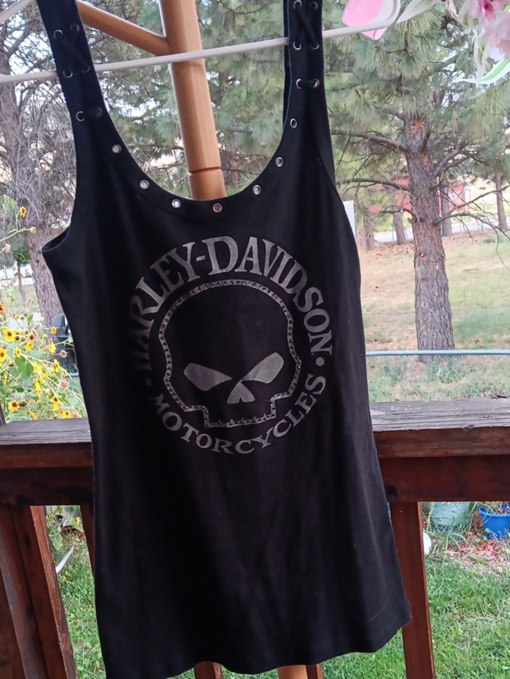 Womens Harley-Davidson Black Womens Tank with Silver Skull Graphic
